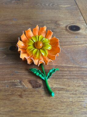 70s classic ! Orange & Yellow Metal Flower Brooch with Green Stem